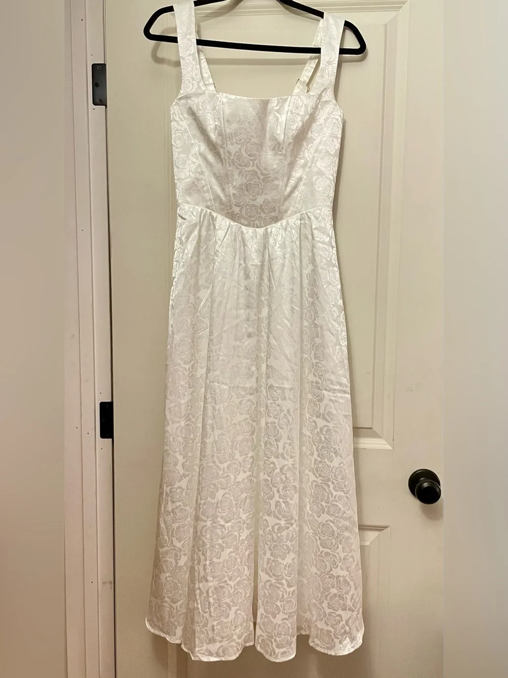 Nina square neckline